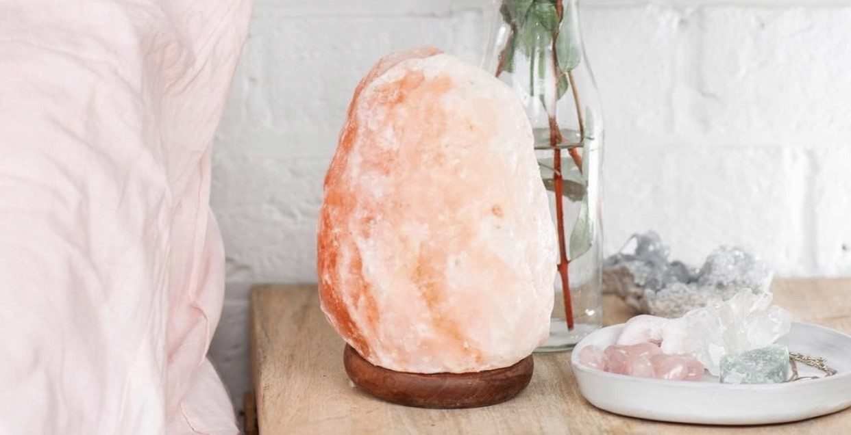 himalayan salt lamp clean air